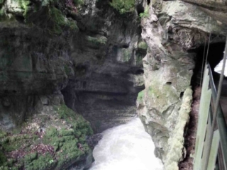 ausfluege-taubenlochschlucht-biel-blick-in-schlucht-foto ausfluege-taubenlochschlucht-biel-blick-in-schlucht-foto