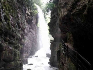 ausfluege-taubenlochschlucht-biel-schluchtblick-foto ausfluege-taubenlochschlucht-biel-schluchtblick-foto