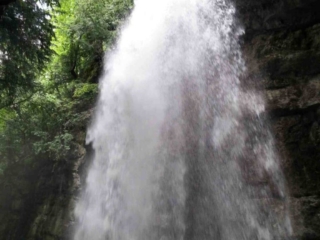ausfluege-taubenlochschlucht-schluchtwasserfall-nahaufnahme-foto